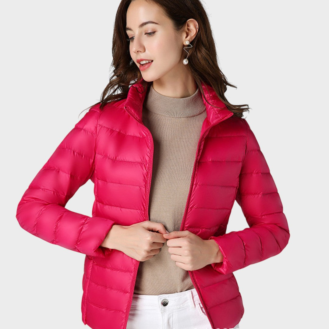 Блага - Ултра лека пухенка с елегантни надигания