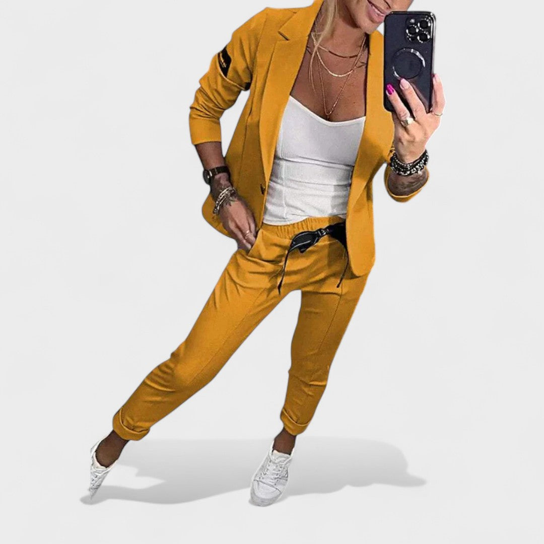 Ника – Персонализиран комплект: мек сако и широки панталони