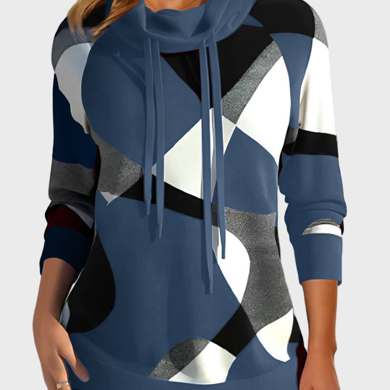 Плетена блуза с артистичен дизайн и качулка