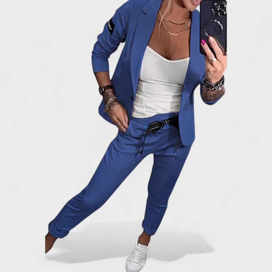 Ника – Персонализиран комплект: мек сако и широки панталони