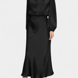 Мария Макси Рокля с Висок Яка и Цветни Детайли