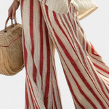 Зашеметяващо Двучастно Облекло Дейзи с Червени Ленти в Естествена Текстура